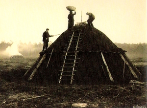 Construction de la charbonnière pour le charbon de bois