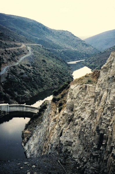 Barrge de Foz Côa après l'arrêt de sa construction (Photo D. Sacchi)